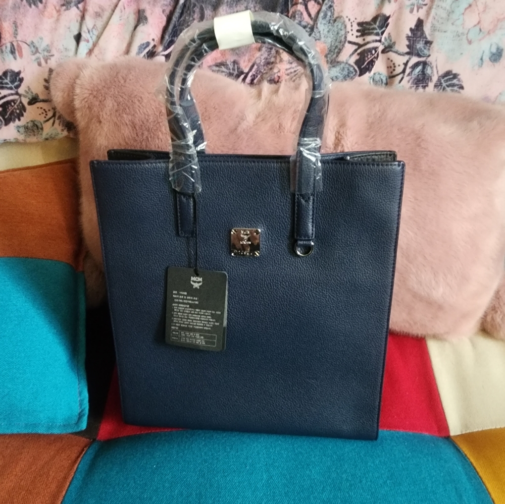FLASH SALE!!! MCM AREN LEATHER TOTE CROSSBODY NEW WITH TAGS!!